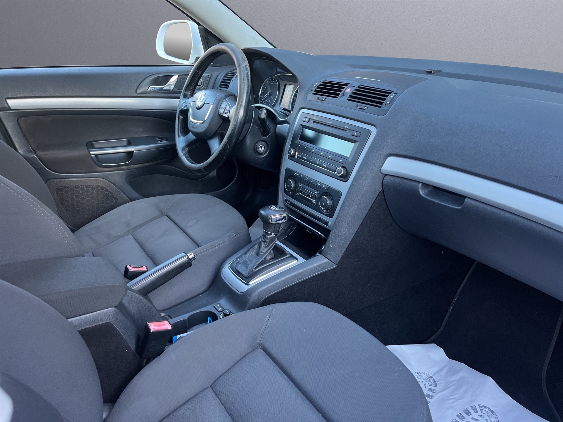 SKODA Octavia Combi 2.0 TDI Ambition 4x4 DSG-image-13