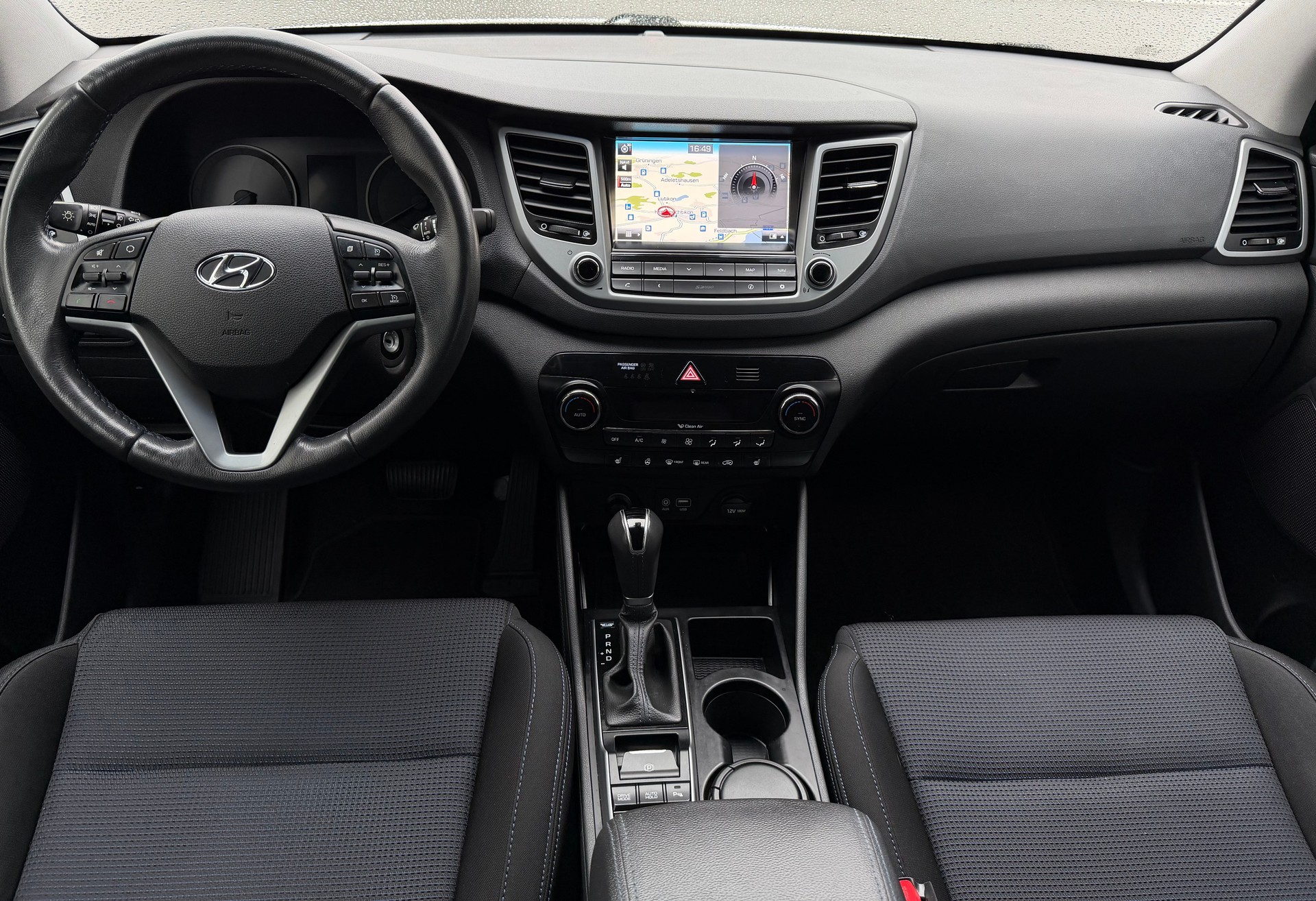 HYUNDAI Tucson 2.0 CRDI Plena 4WD Automatic / 1 Hand /Frisch ab MFK /Frisch ab Service / 36 Monate Garantie exkl. /8 Fach /Navi /Xenon-image-11