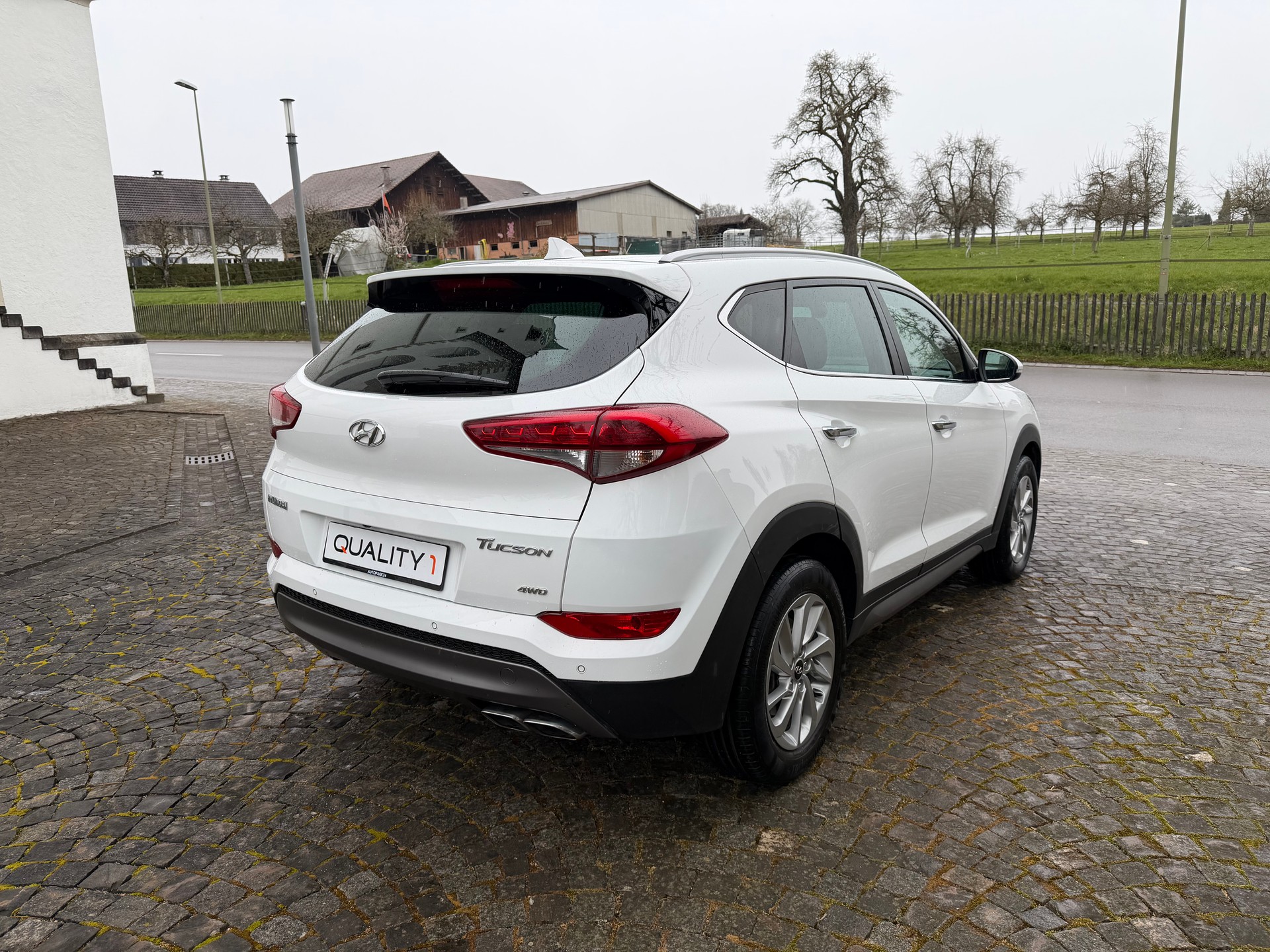 HYUNDAI Tucson 2.0 CRDI Plena 4WD Automatic / 1 Hand /Frisch ab MFK /Frisch ab Service / 36 Monate Garantie exkl. /8 Fach /Navi /Xenon-image-4