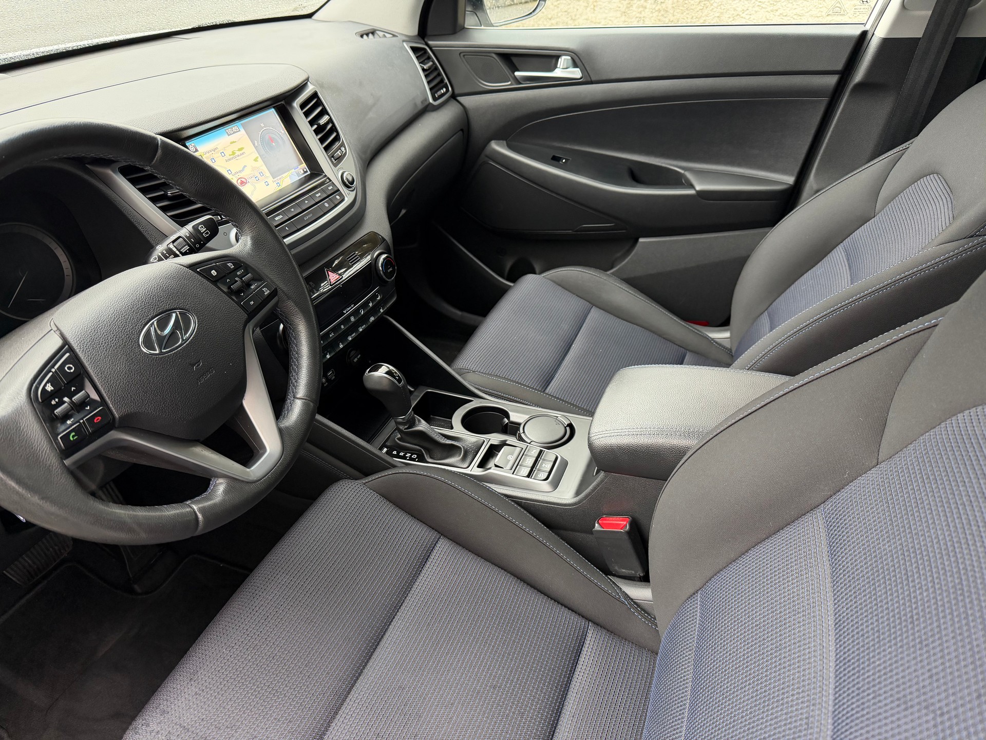 HYUNDAI Tucson 2.0 CRDI Plena 4WD Automatic / 1 Hand /Frisch ab MFK /Frisch ab Service / 36 Monate Garantie exkl. /8 Fach /Navi /Xenon-image-9