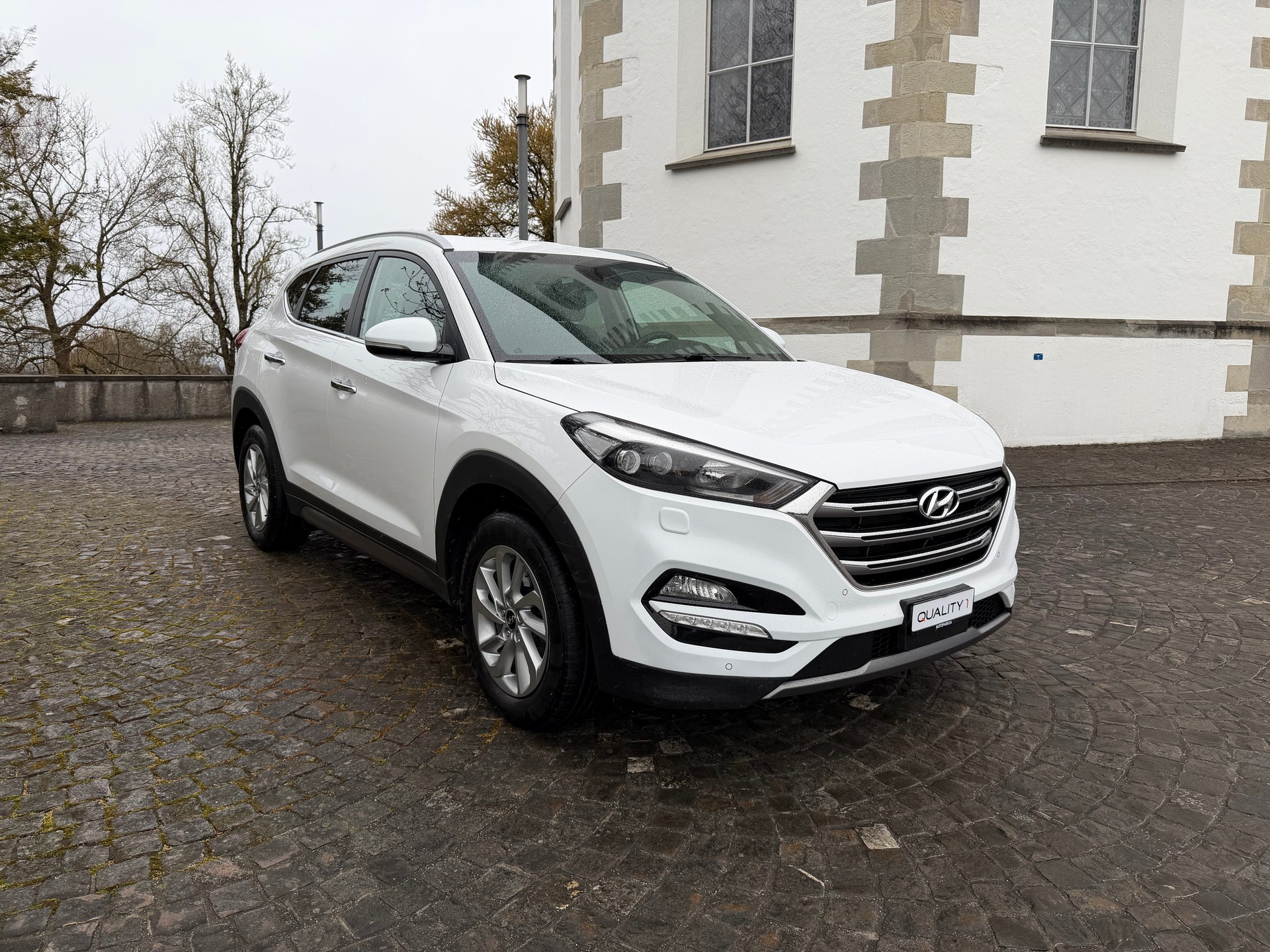 HYUNDAI Tucson 2.0 CRDI Plena 4WD Automatic / 1 Hand /Frisch ab MFK /Frisch ab Service / 36 Monate Garantie exkl. /8 Fach /Navi /Xenon-image-2