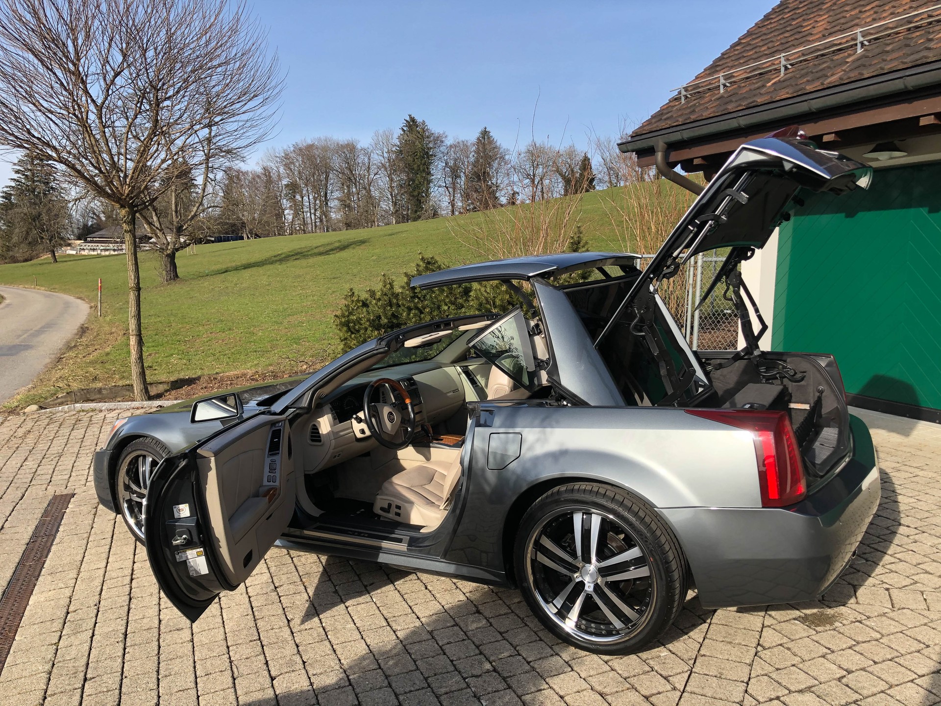 CADILLAC XLR 4.6 32V-showroom-element-1