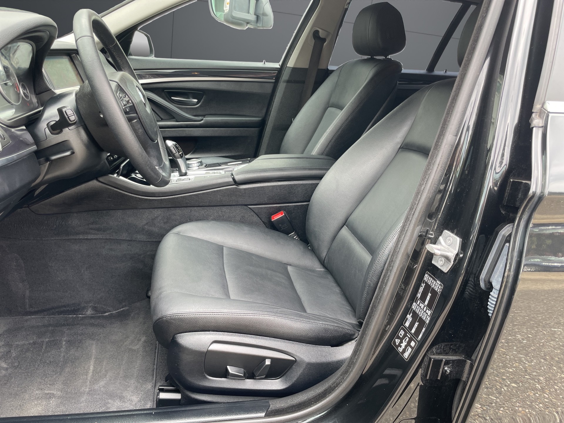 BMW 520d Touring xDrive Steptronic-image-5