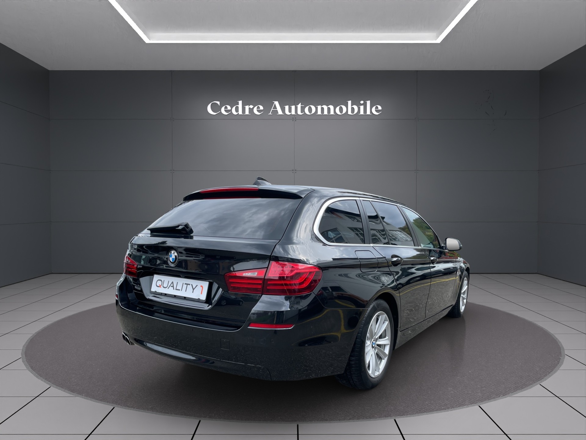 BMW 520d Touring xDrive Steptronic-showroom-element-2
