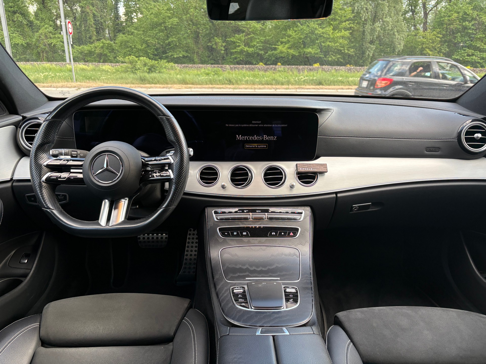 MERCEDES-BENZ E 450 T 4Matic AMG Line 9G-Tronic-image-5