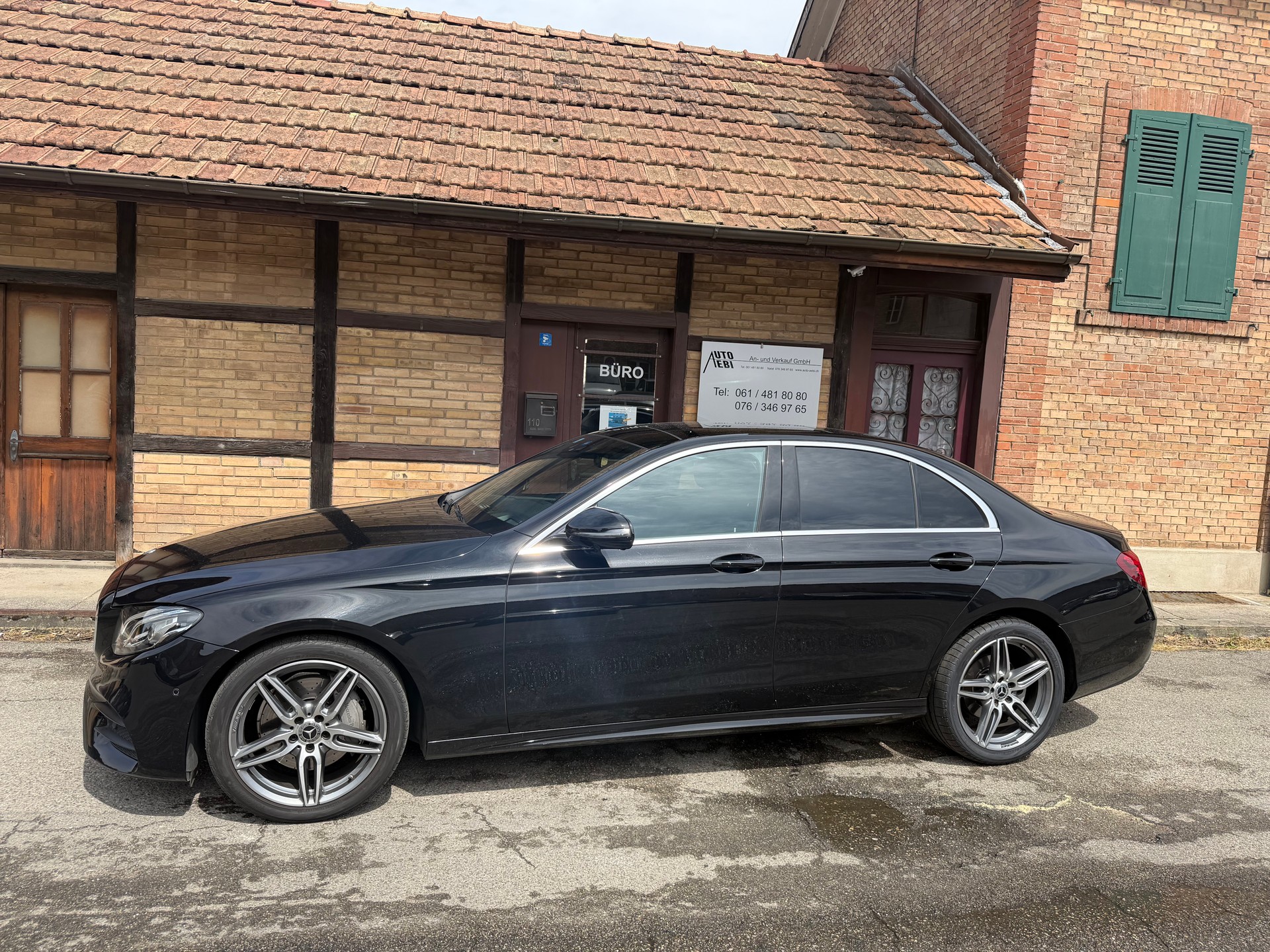 MERCEDES-BENZ E 220 d AMG Line 9G-Tronic-image-2