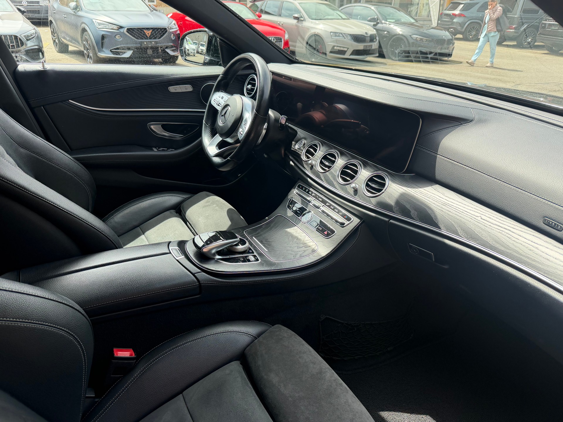 MERCEDES-BENZ E 220 d AMG Line 9G-Tronic-image-8