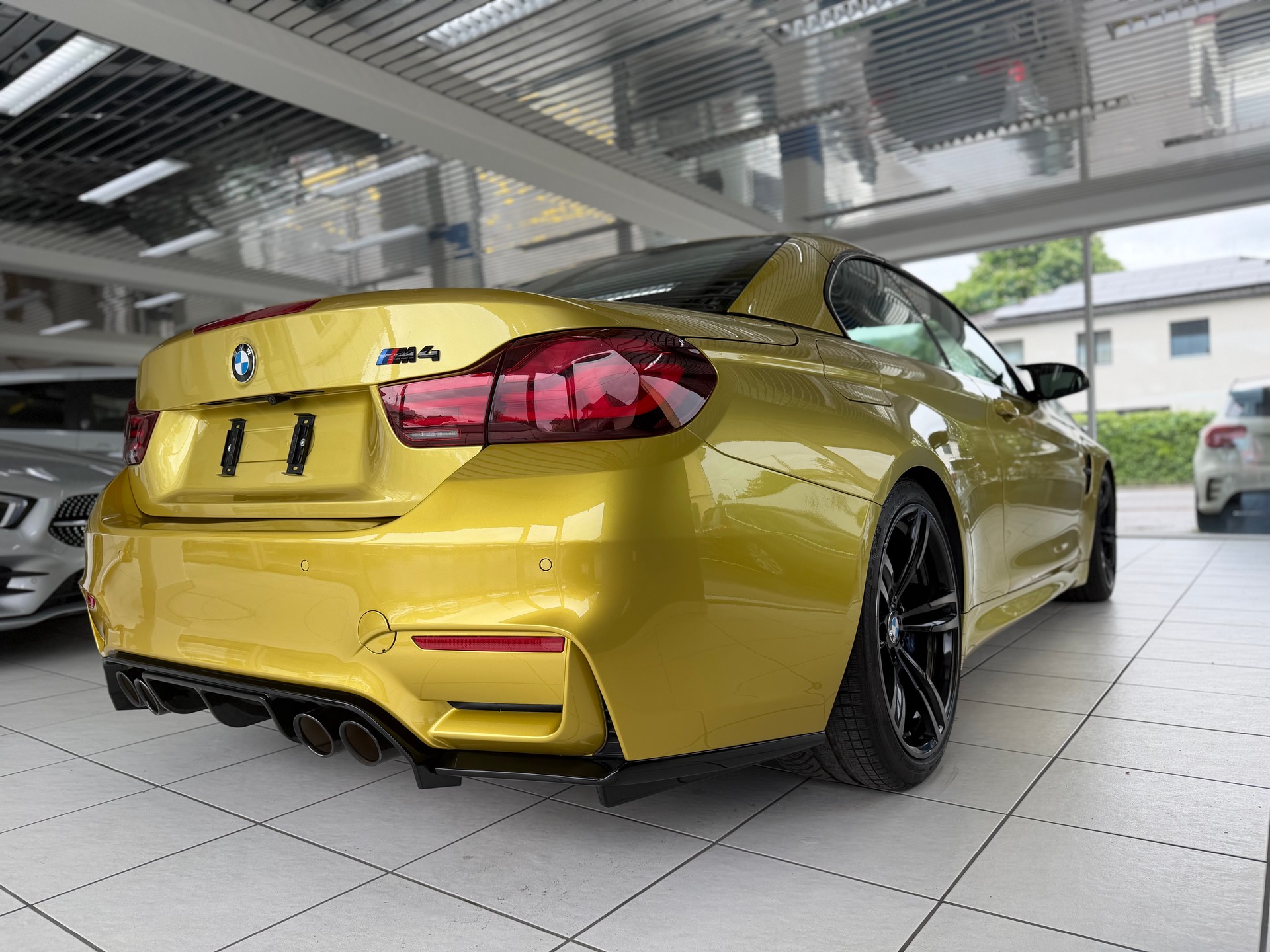 BMW M4 Cabriolet Drivelogic M Competition-image-5