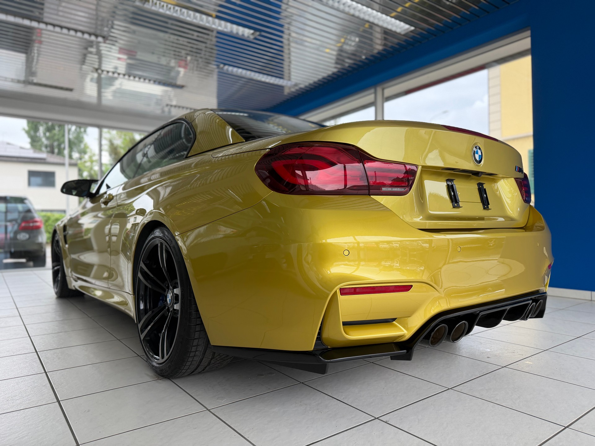 BMW M4 Cabriolet Drivelogic M Competition-image-7