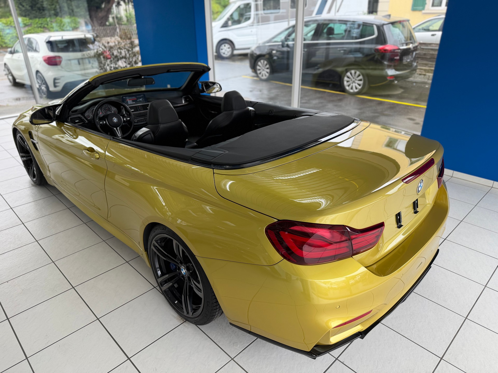 BMW M4 Cabriolet Drivelogic M Competition-image-10