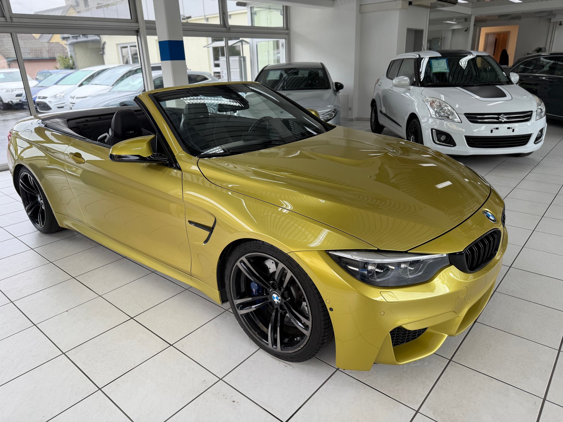 BMW M4 Cabriolet Drivelogic M Competition-image-9