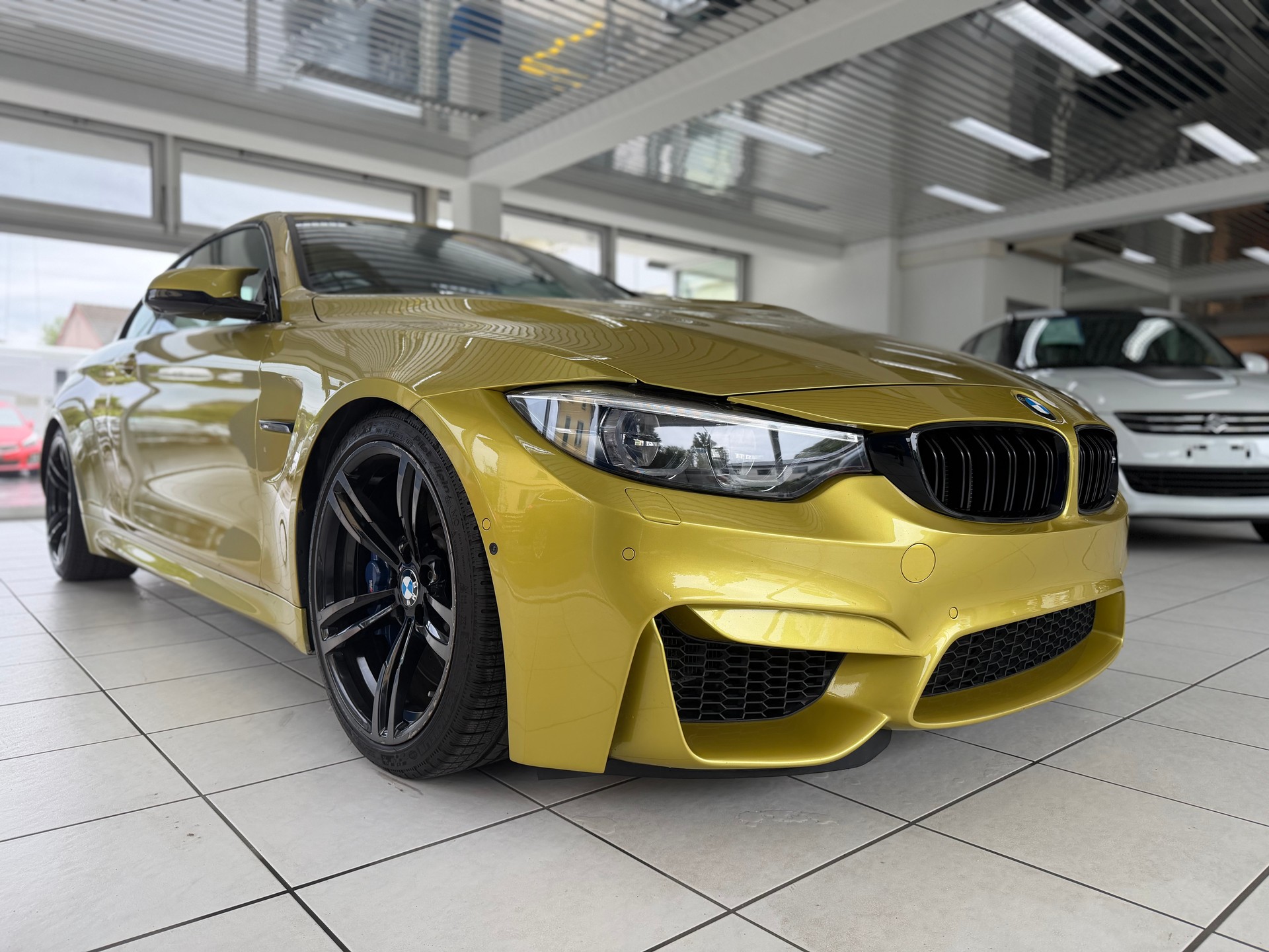 BMW M4 Cabriolet Drivelogic M Competition-showroom-element-3