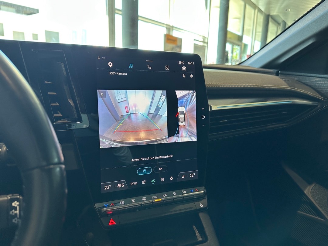 RENAULT Mégane E-TECH EV60 Iconic-image-15