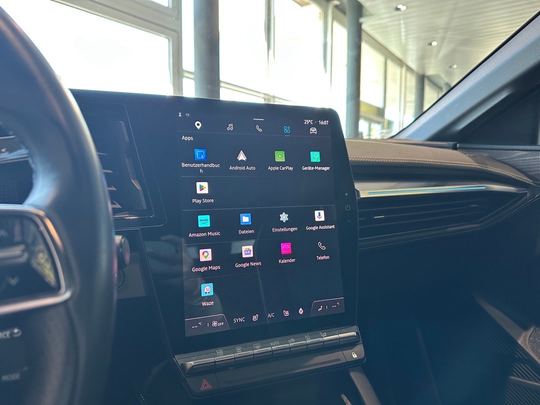 RENAULT Mégane E-TECH EV60 Iconic-image-16