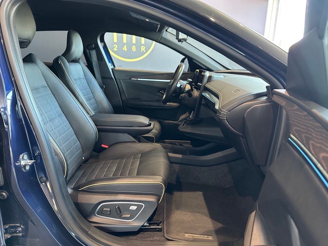 RENAULT Mégane E-TECH EV60 Iconic-image-11