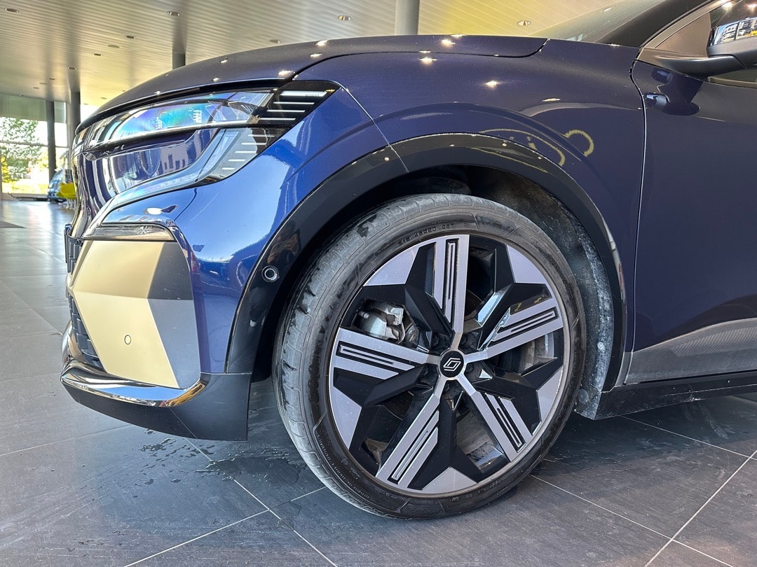 RENAULT Mégane E-TECH EV60 Iconic-showroom-element-2