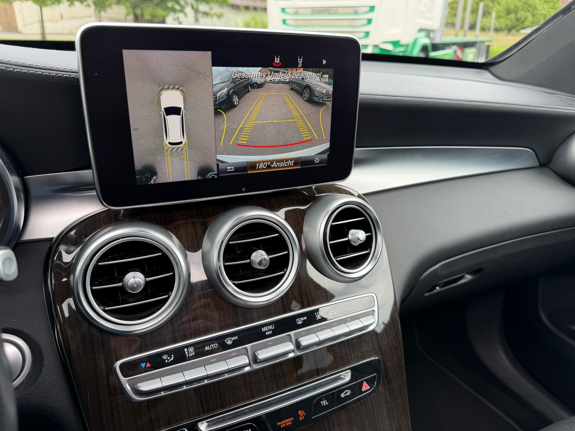MERCEDES-BENZ GLC 350 e AMG Line 4Matic 7G-Tronic-image-7