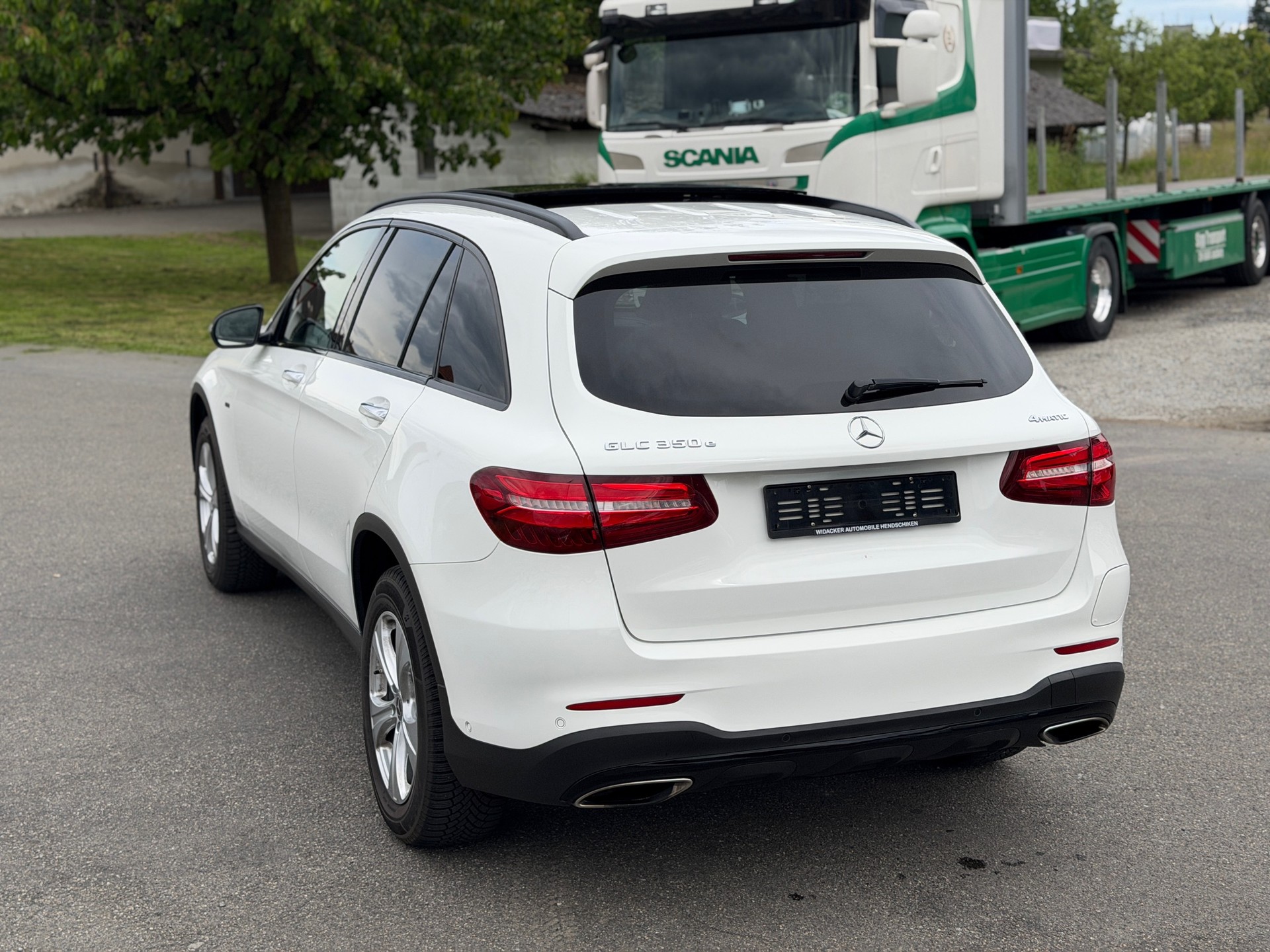 MERCEDES-BENZ GLC 350 e AMG Line 4Matic 7G-Tronic-image-15