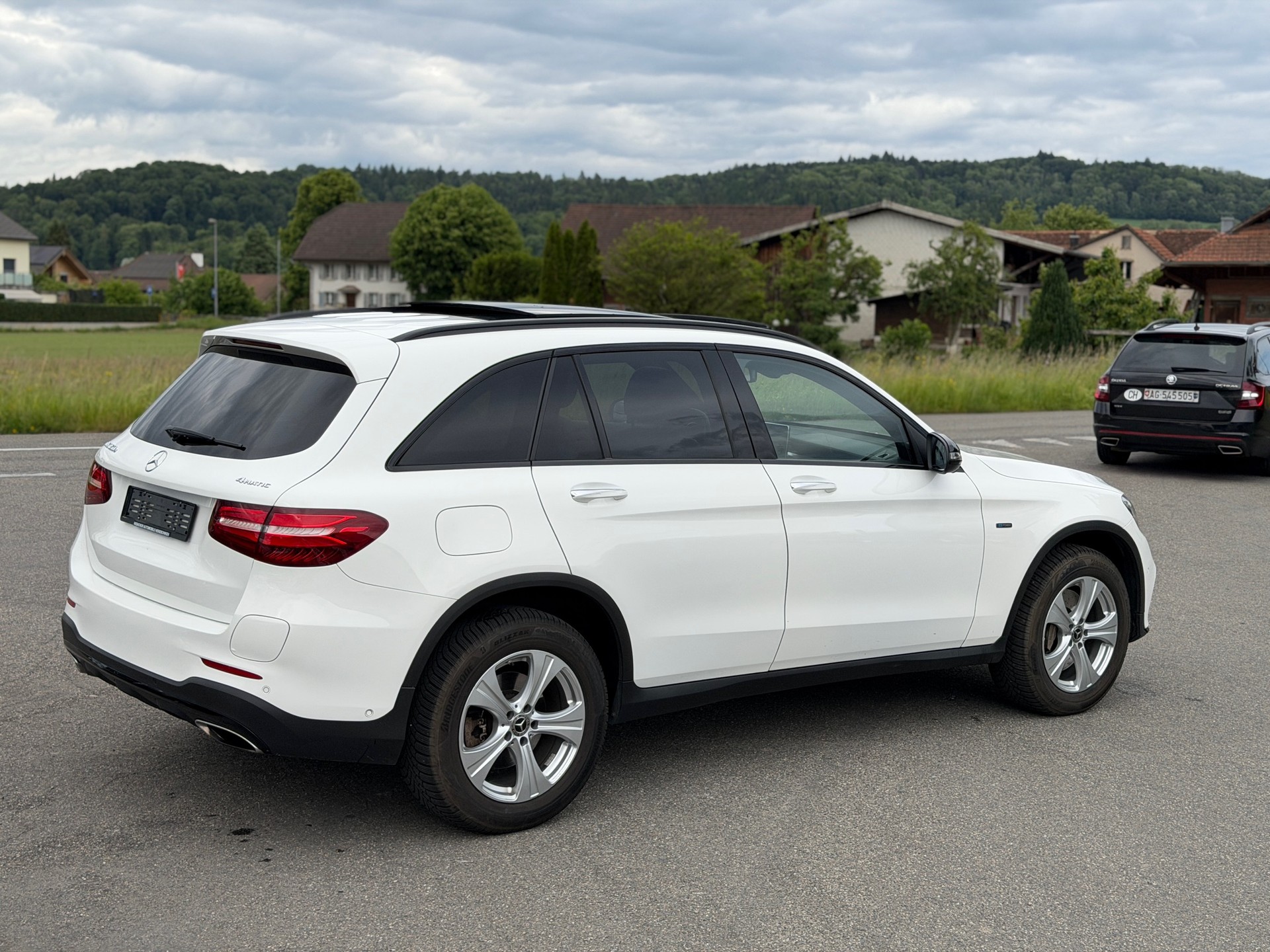 MERCEDES-BENZ GLC 350 e AMG Line 4Matic 7G-Tronic-image-14