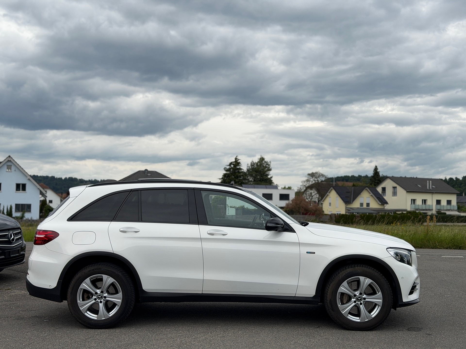 MERCEDES-BENZ GLC 350 e AMG Line 4Matic 7G-Tronic-image-11