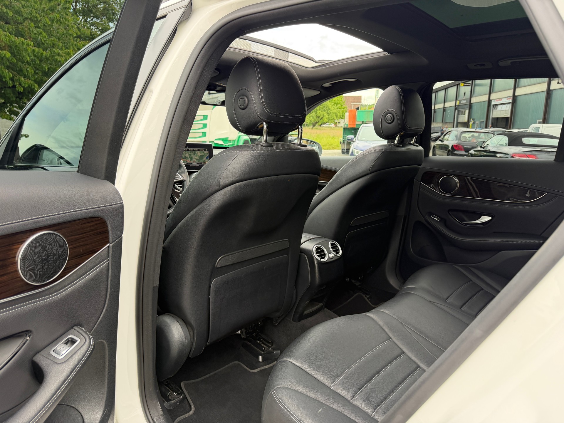 MERCEDES-BENZ GLC 350 e AMG Line 4Matic 7G-Tronic-image-9