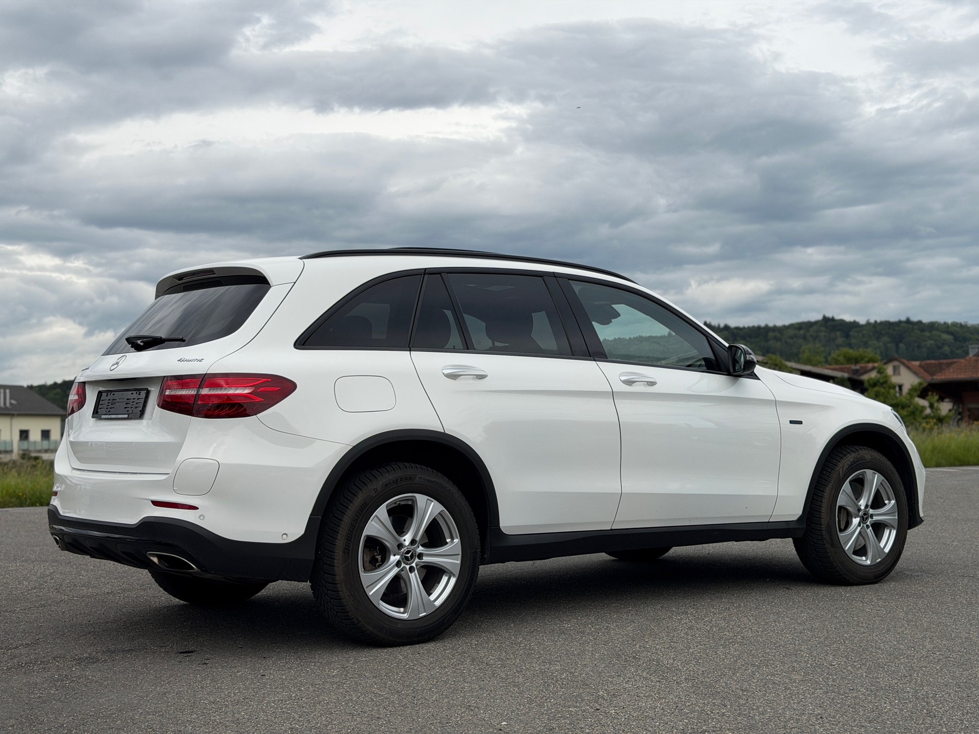 MERCEDES-BENZ GLC 350 e AMG Line 4Matic 7G-Tronic-image-3