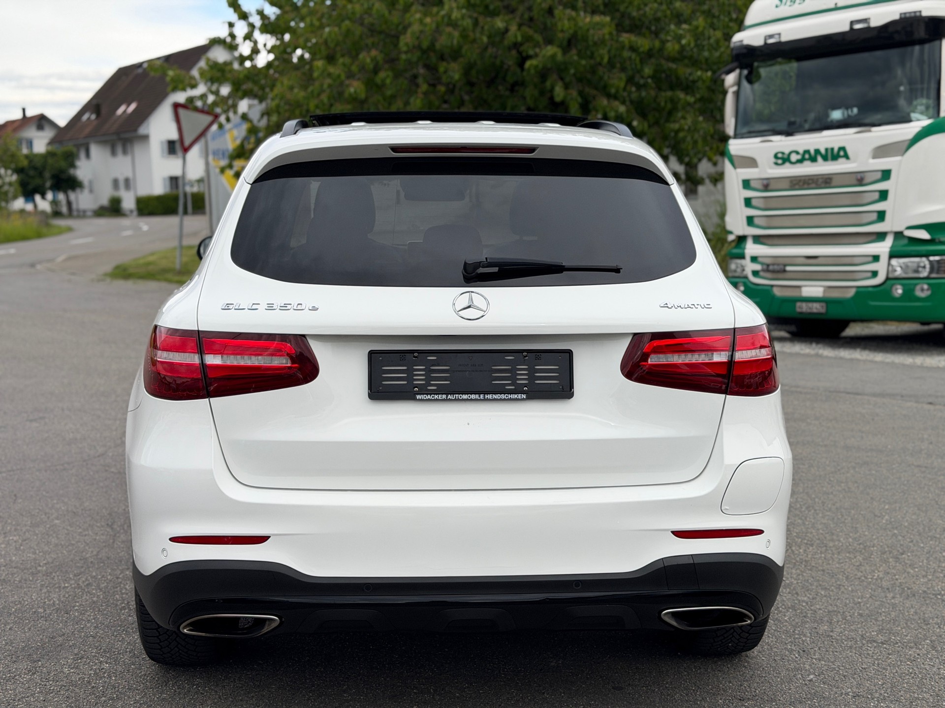 MERCEDES-BENZ GLC 350 e AMG Line 4Matic 7G-Tronic-image-4
