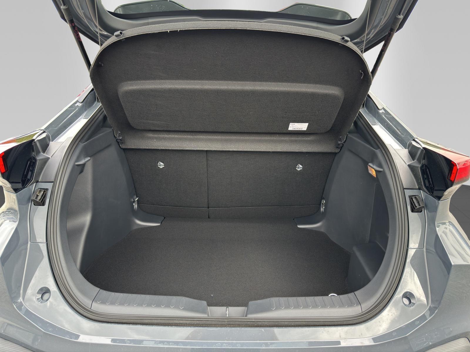 TOYOTA C-HR 2.0 HEV Swiss Edition 4x4-image-12