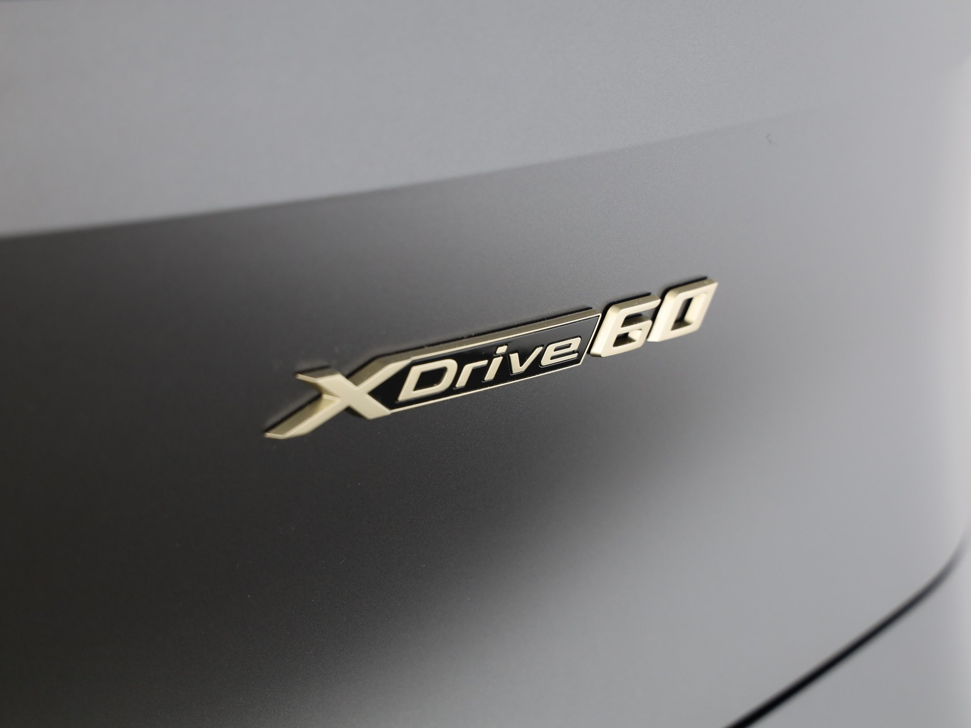 BMW iX xDrive60-image-6