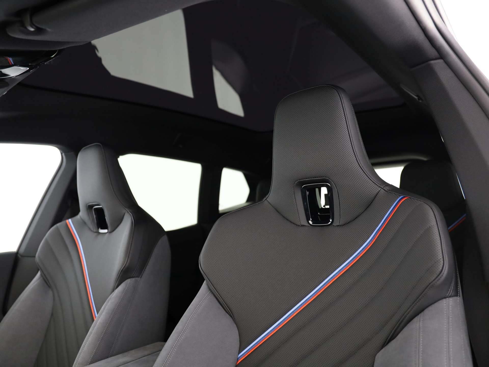 BMW iX xDrive60-image-14