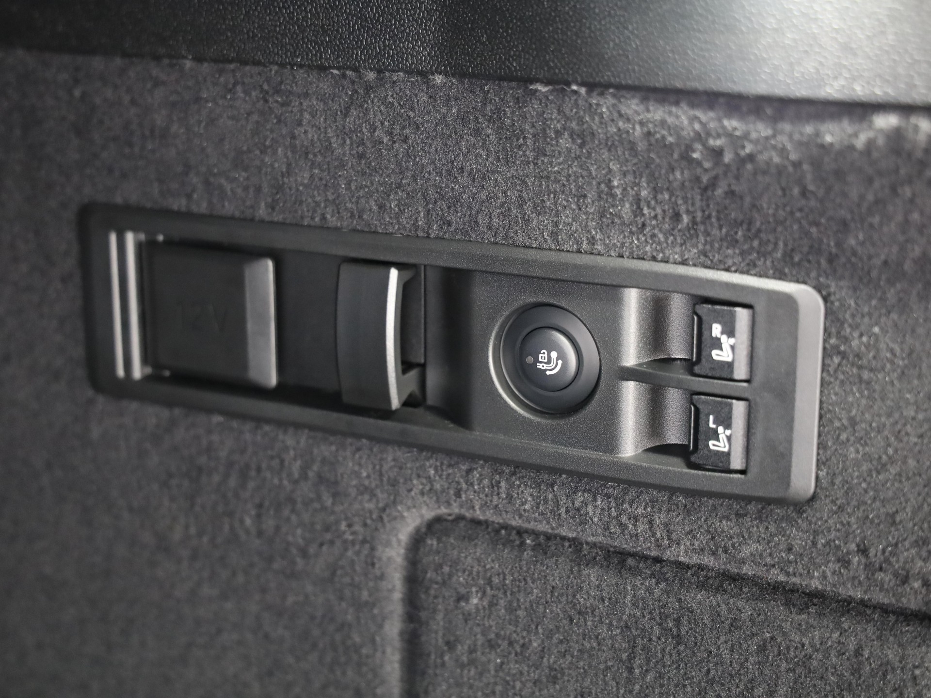BMW iX xDrive60-image-9