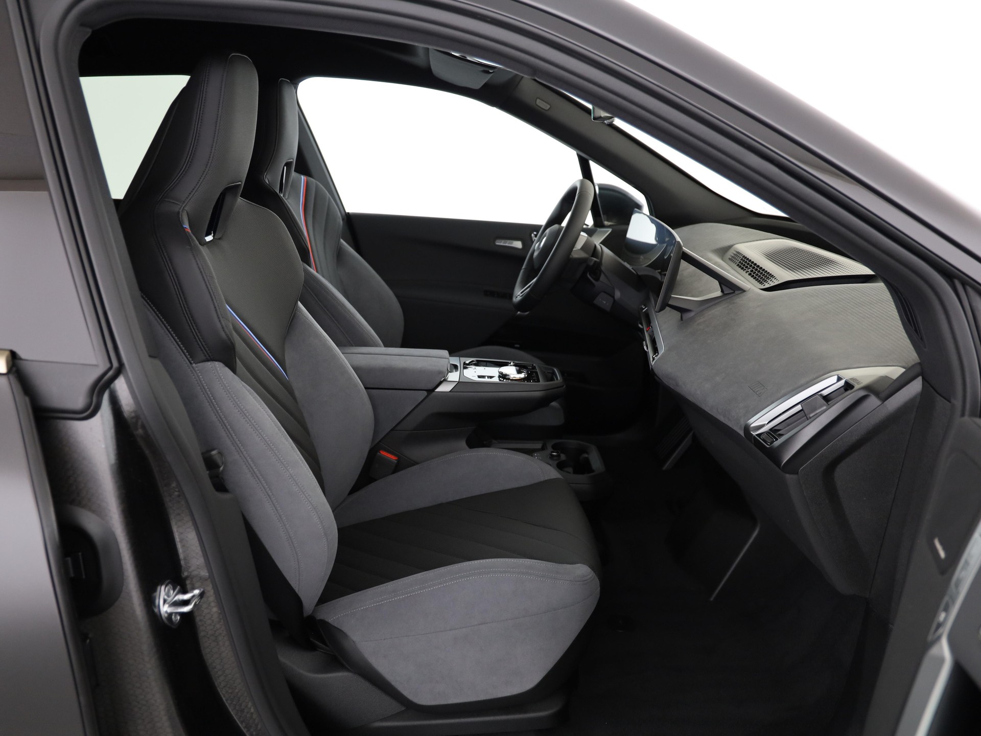 BMW iX xDrive60-image-16