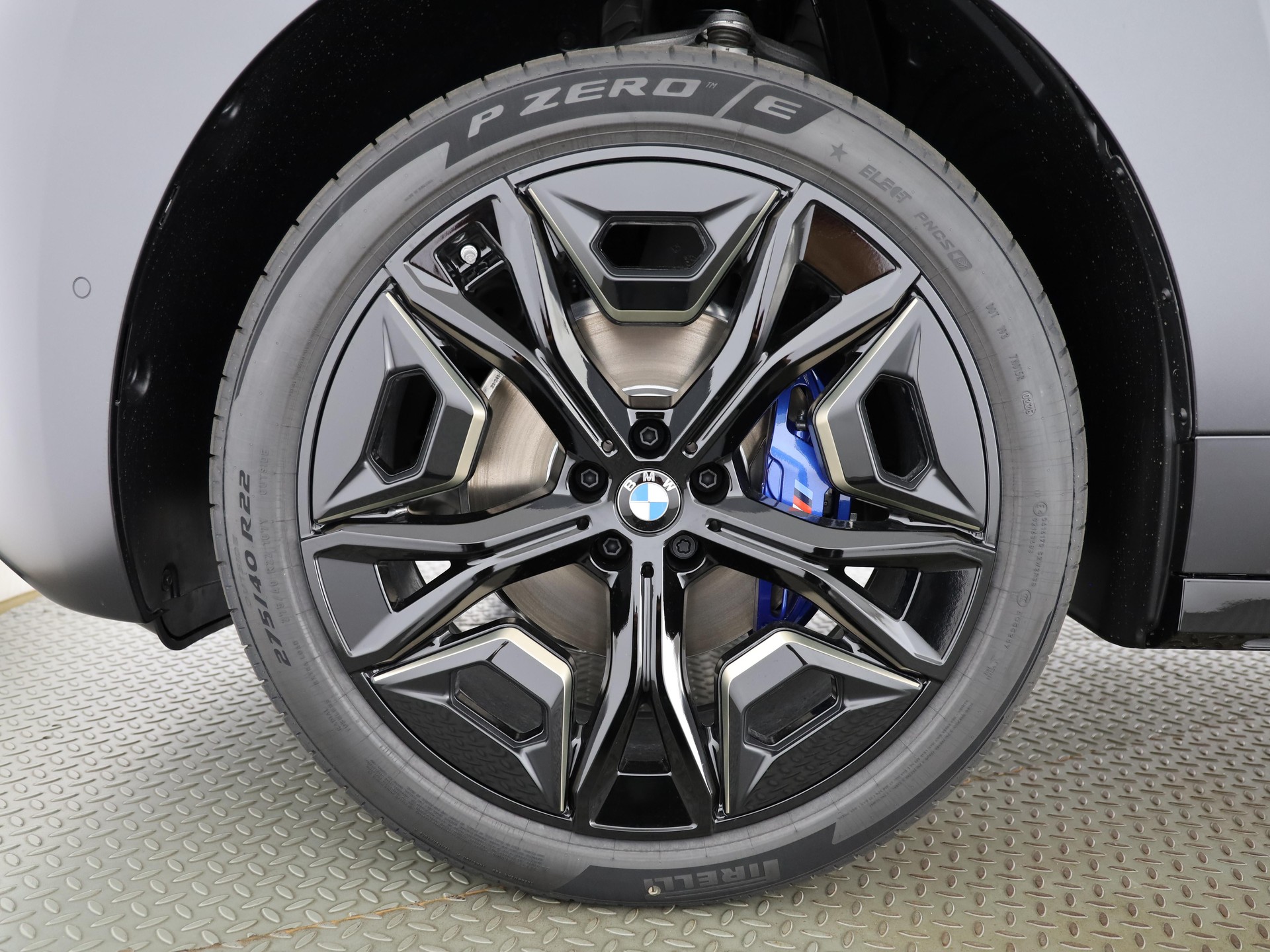 BMW iX xDrive60-image-7