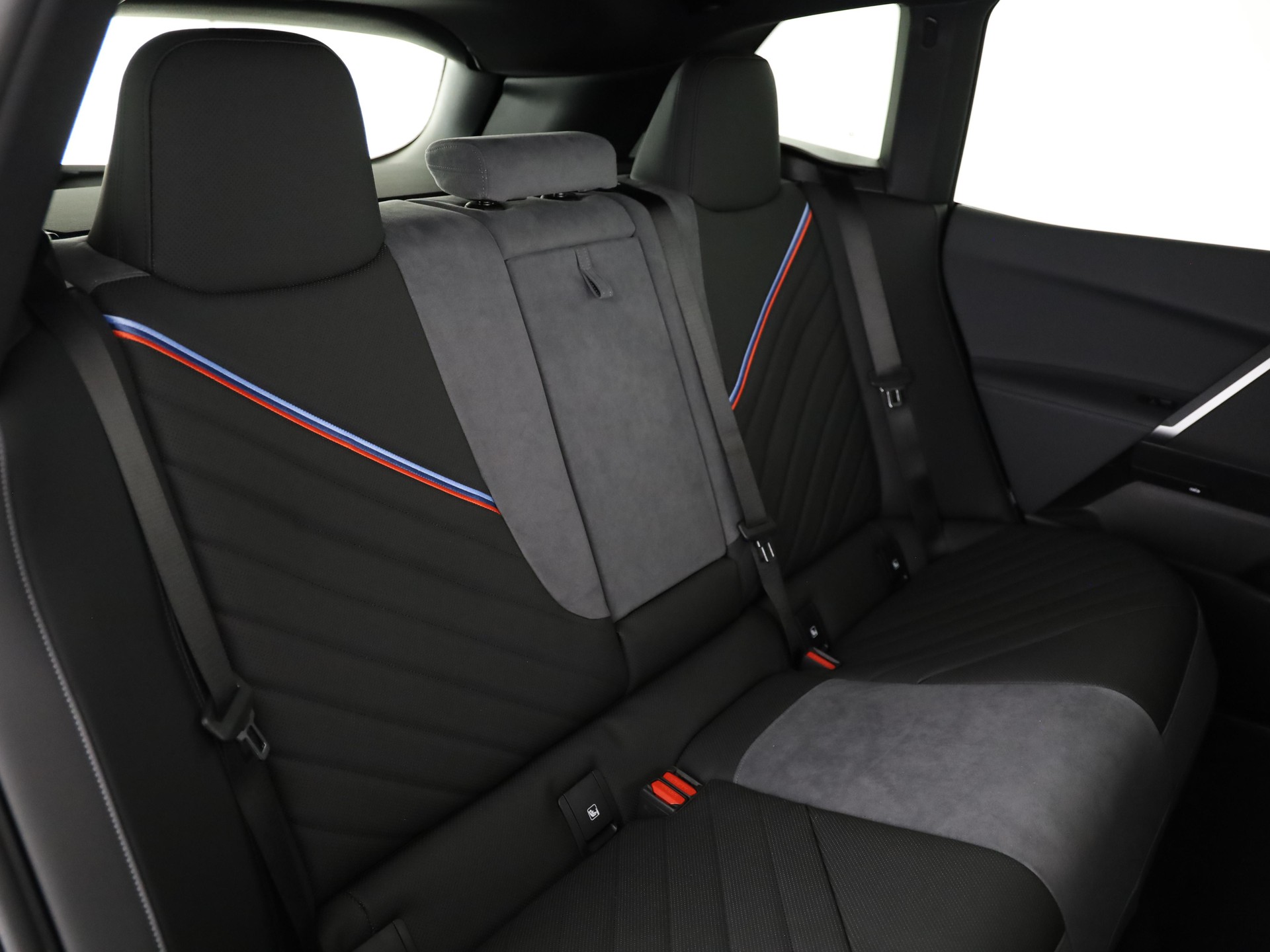 BMW iX xDrive60-image-17