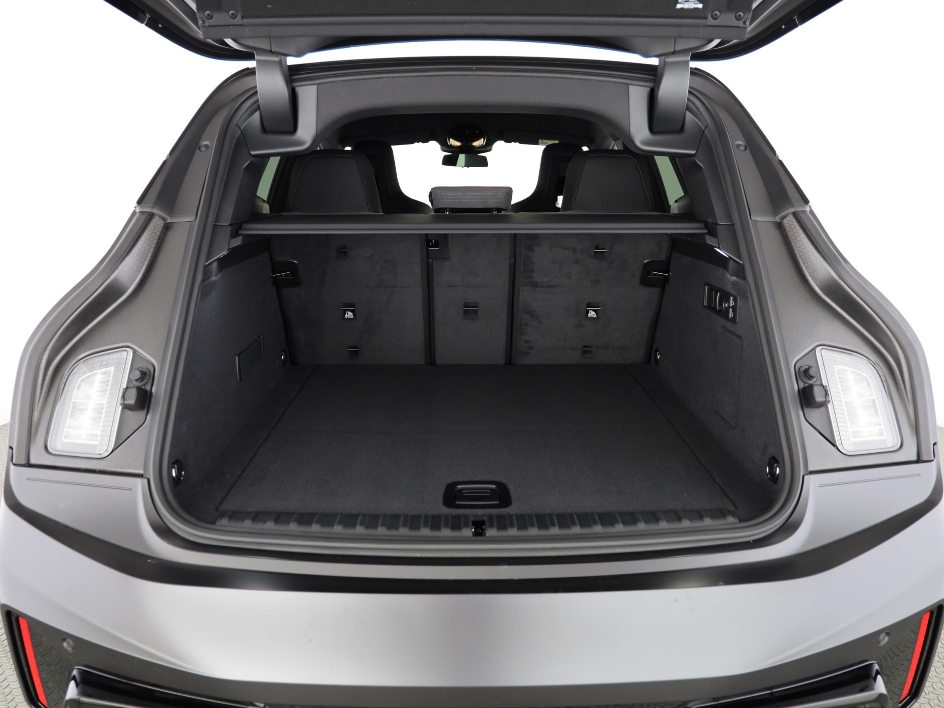 BMW iX xDrive60-image-8
