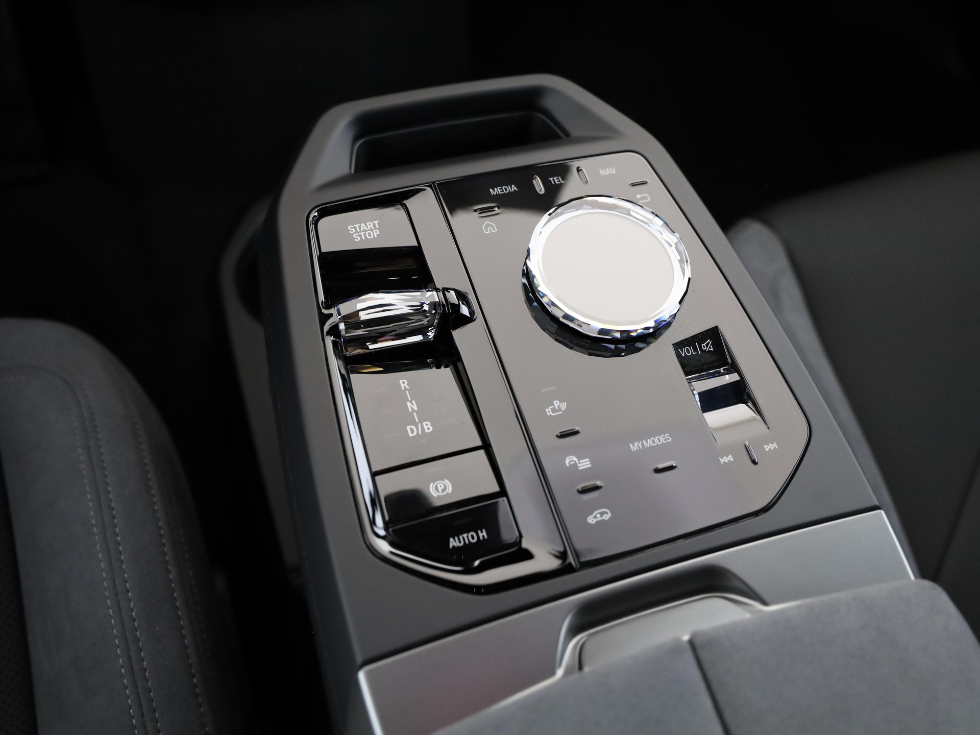 BMW iX xDrive60-image-21