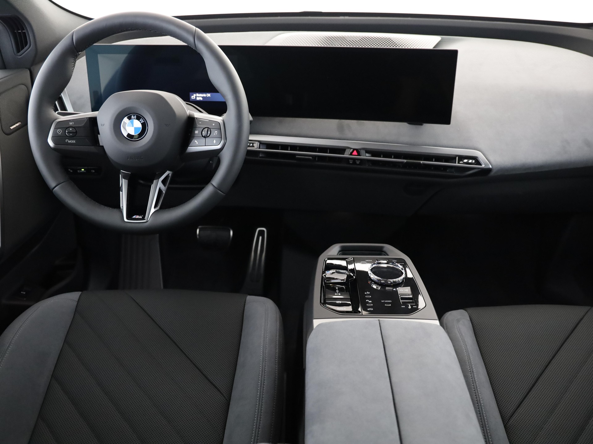 BMW iX xDrive60-image-19
