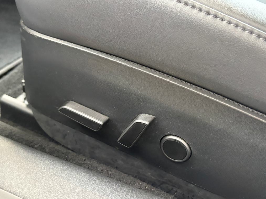TESLA Model 3-image-4