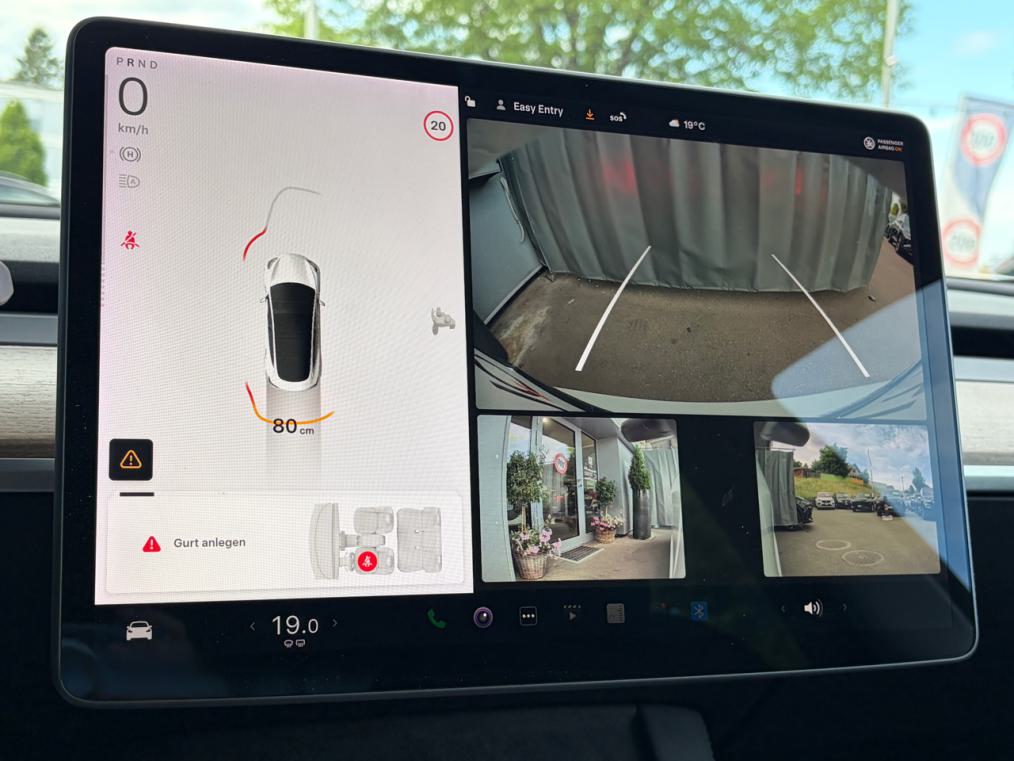 TESLA Model 3-image-6