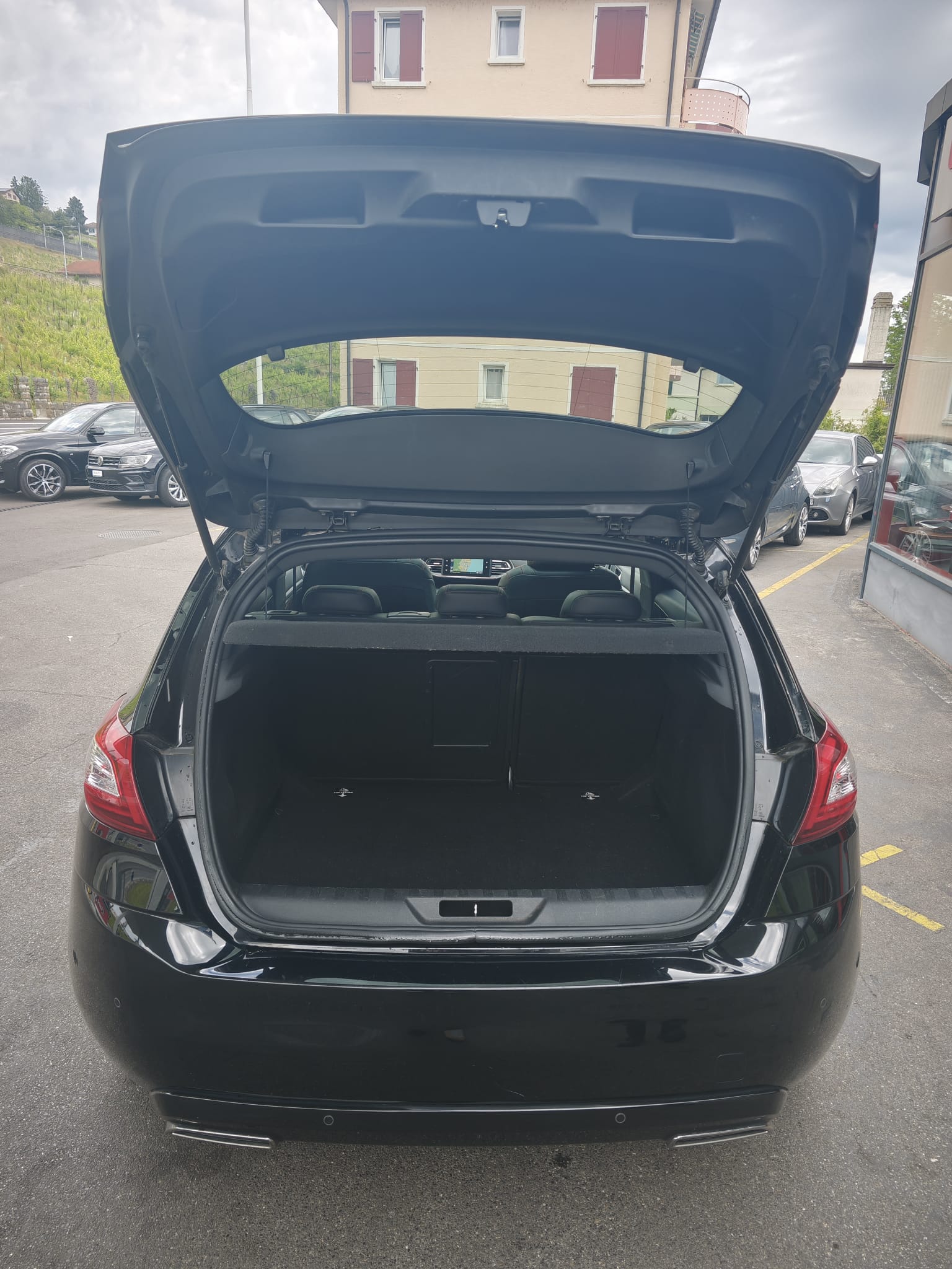 PEUGEOT 308 2.0 BlueHDI GT Automatic 180cv-image-5