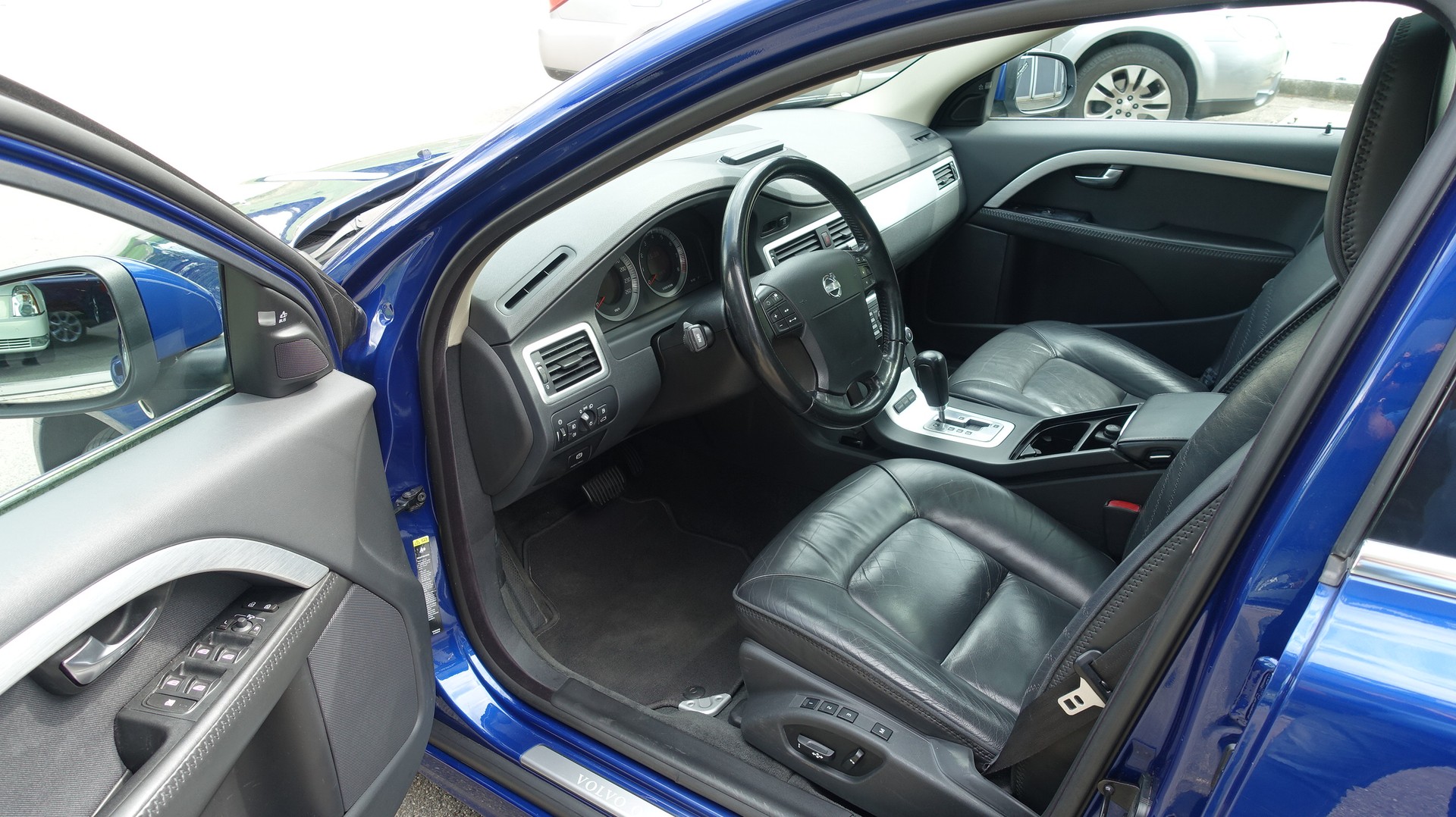 VOLVO V70 T6 AWD Ocean Race Geartronic-image-8