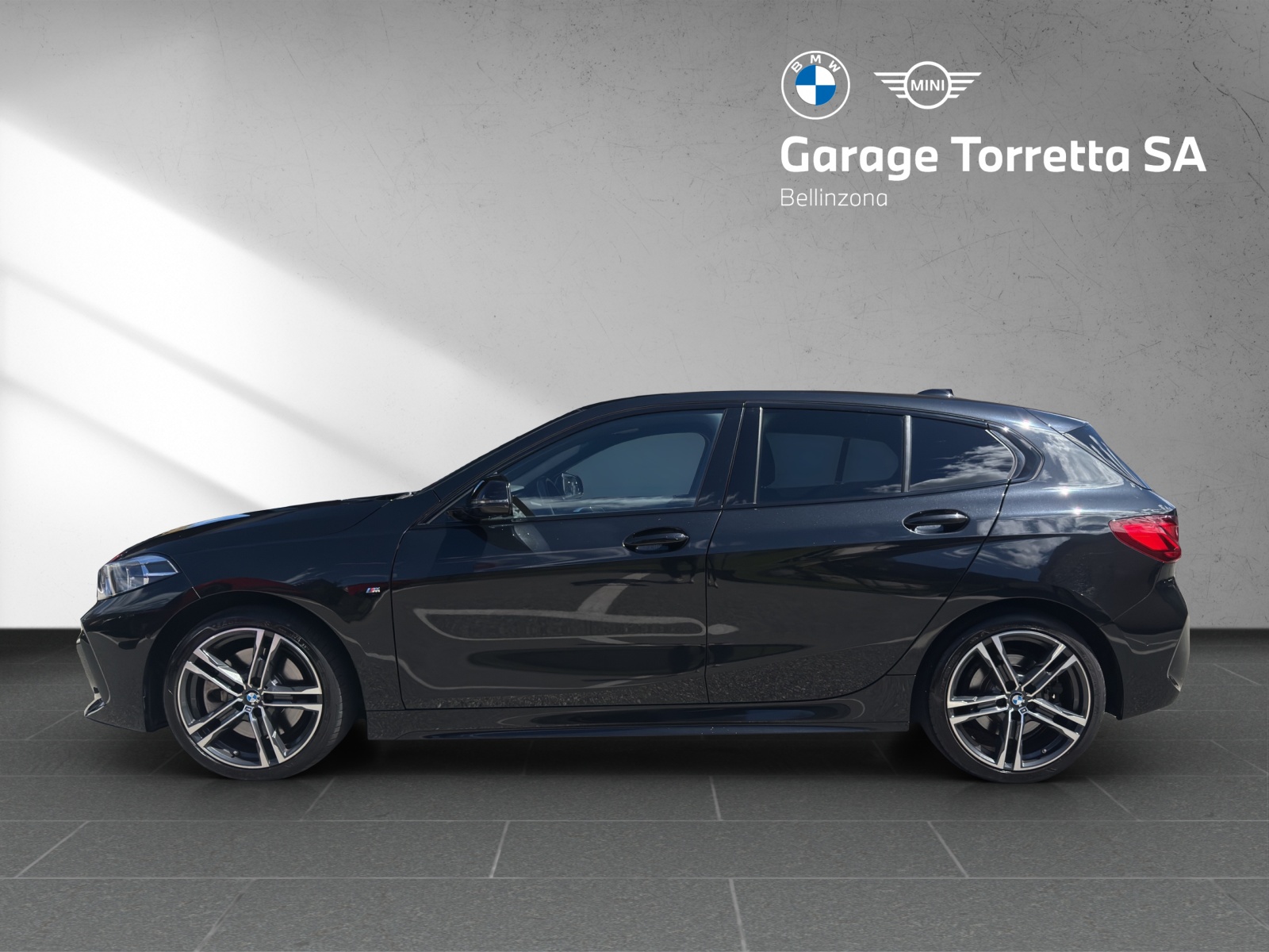 BMW 120d xDrive Steptronic M Sport-showroom-element-1