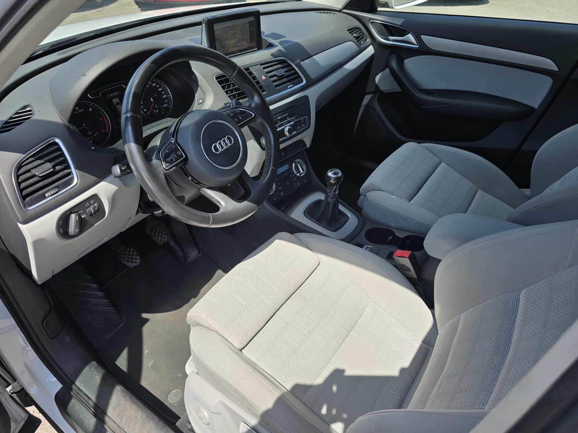 AUDI Q3 2.0 TDI quattro-image-12