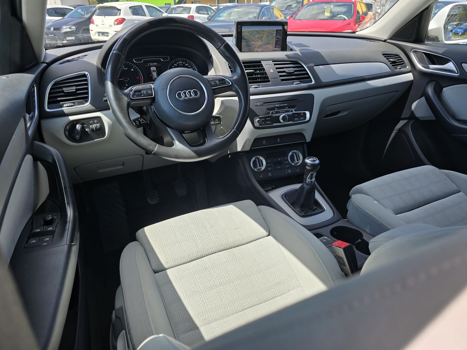 AUDI Q3 2.0 TDI quattro-image-13