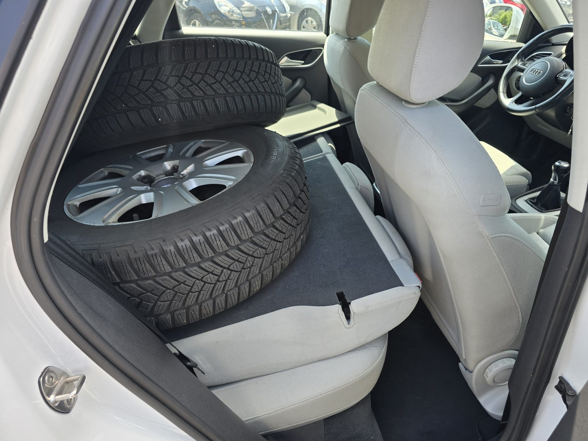 AUDI Q3 2.0 TDI quattro-image-8