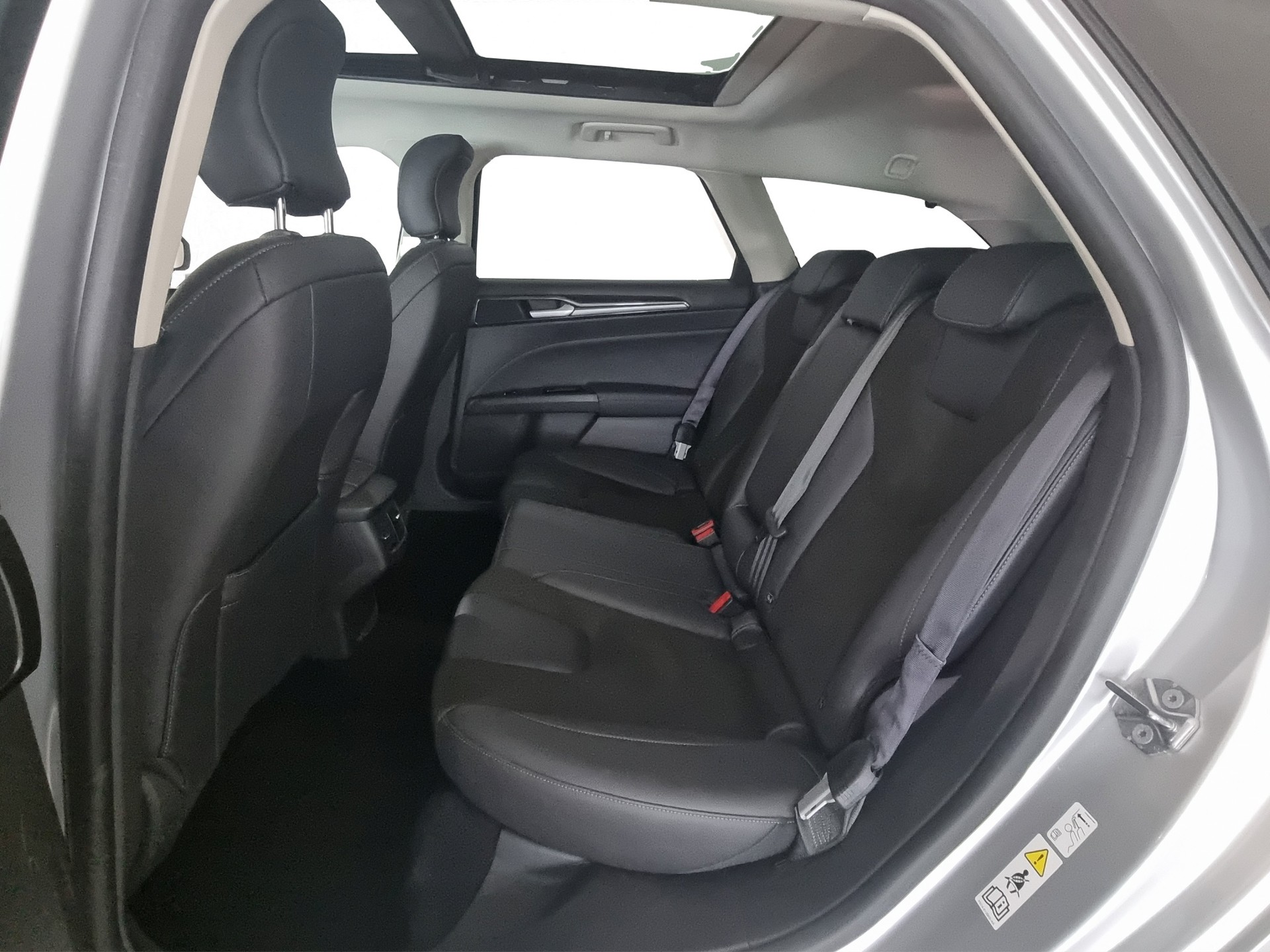 FORD Mondeo 2.0 HEV 187 Titanium-image-6