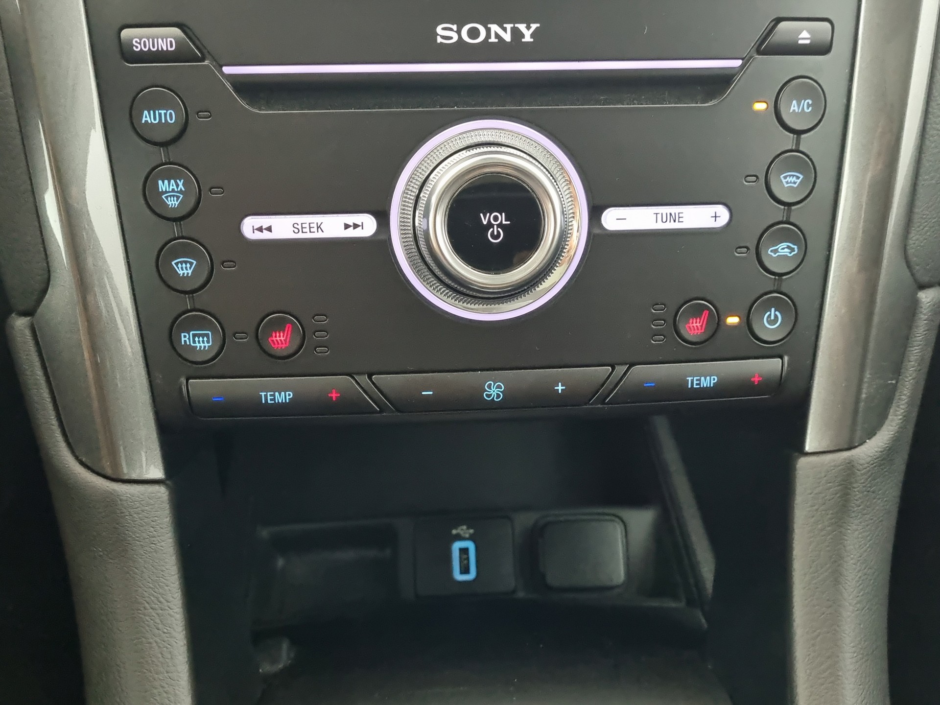 FORD Mondeo 2.0 HEV 187 Titanium-image-15