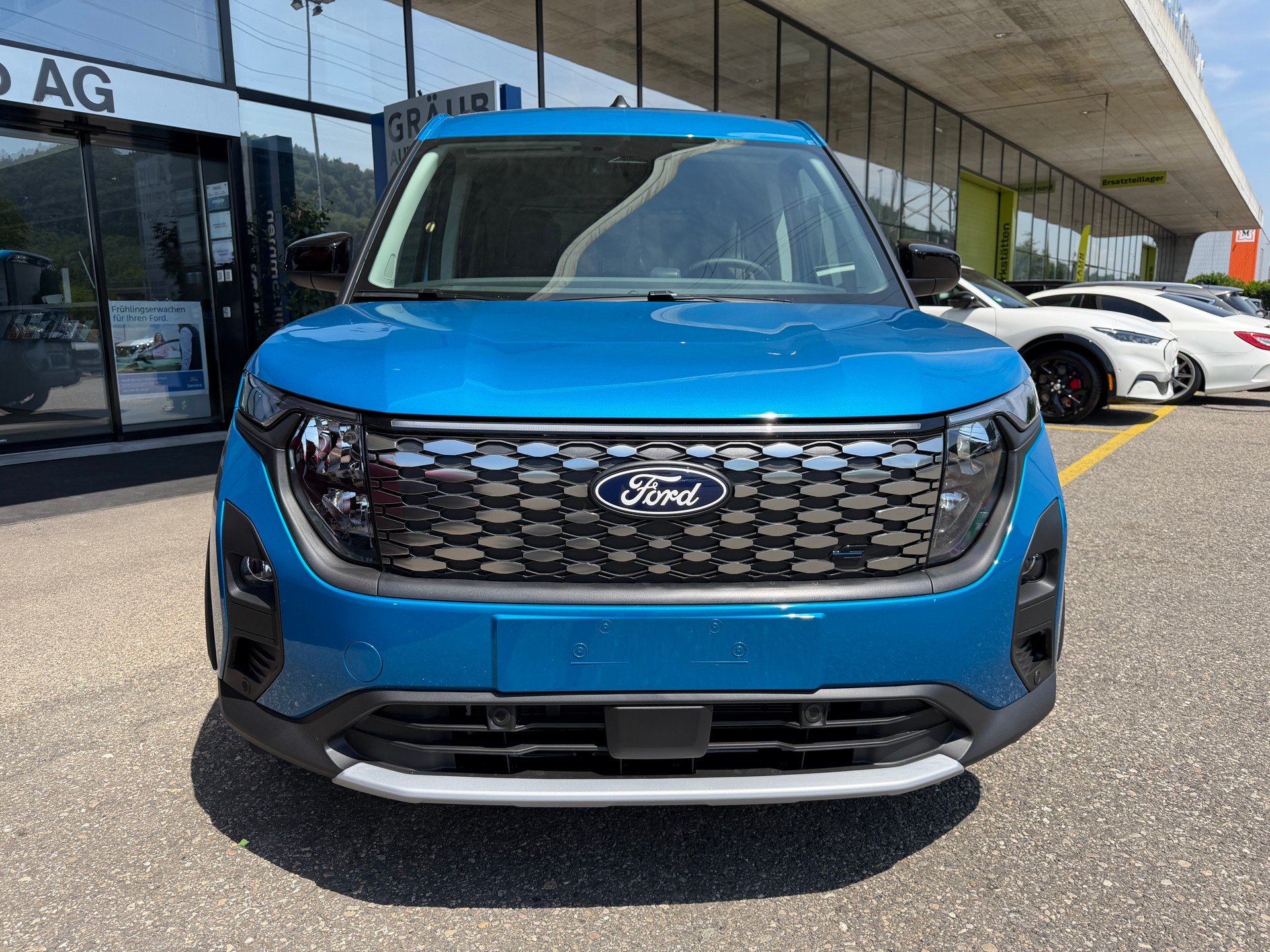 FORD Tourneo Courier Elektro 54kWh Active-showroom-element-1