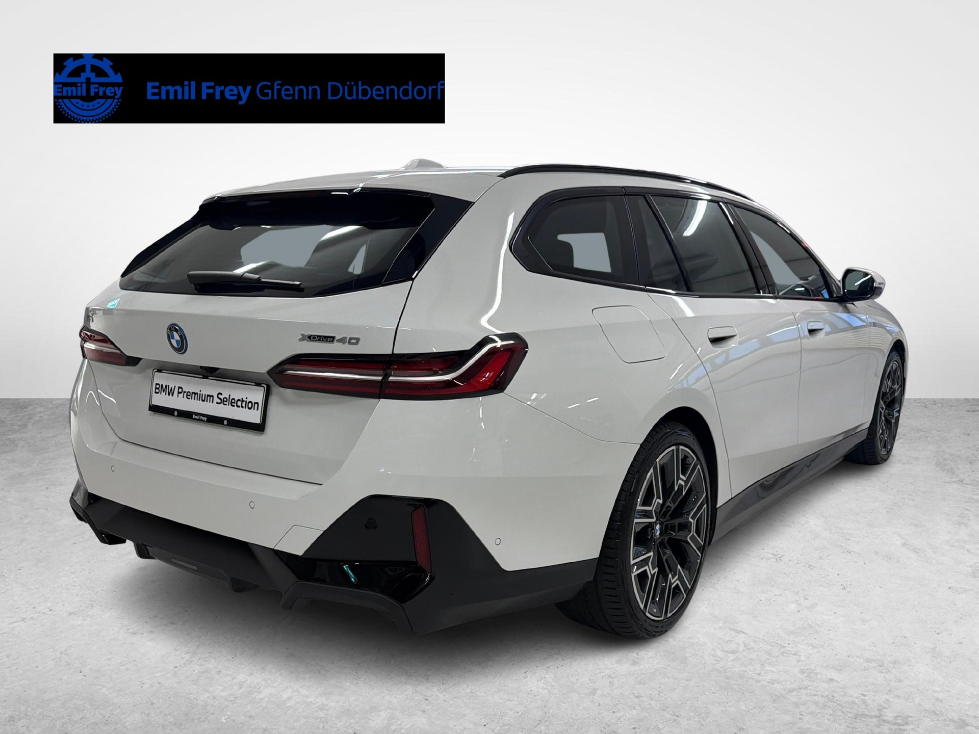 BMW i5 xDrive40 Touring-showroom-element-3