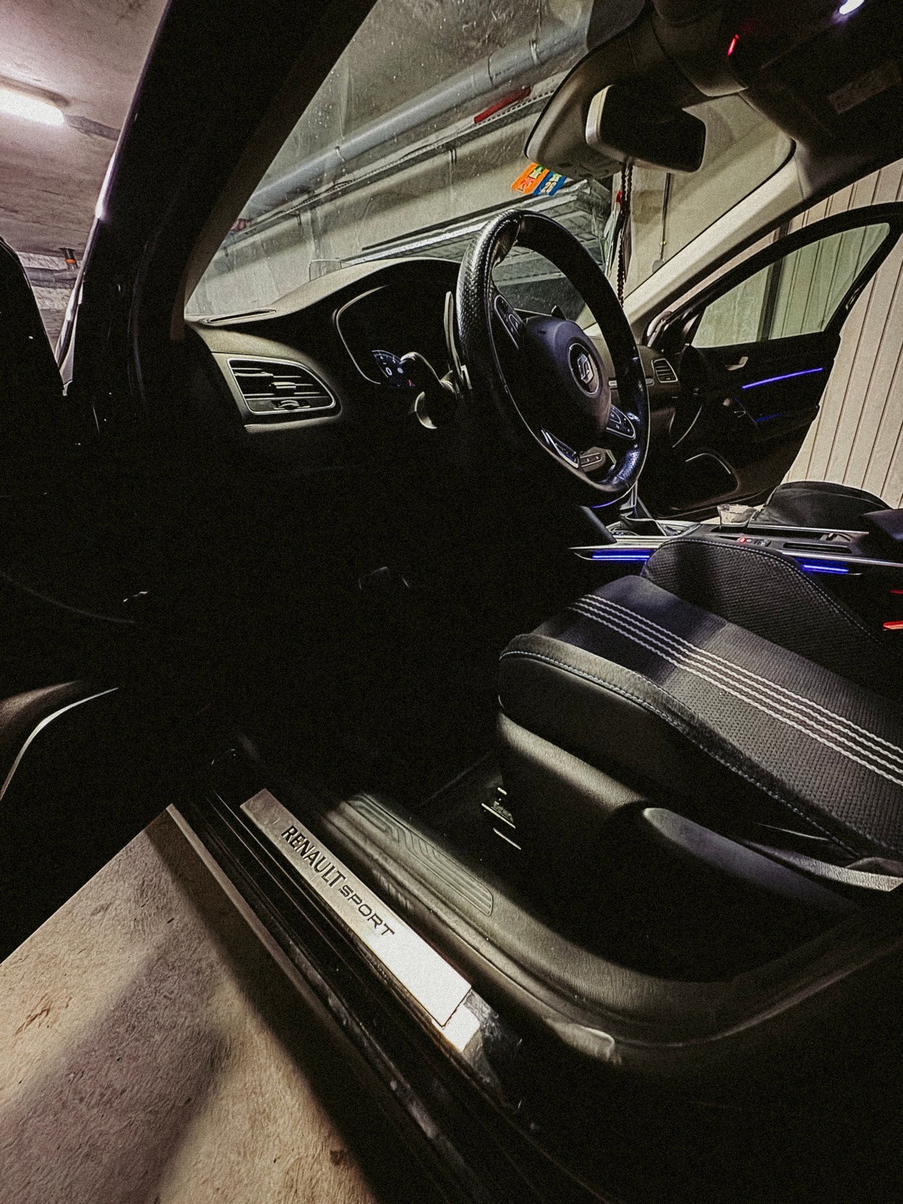 RENAULT Mégane IV Grandtour 1.6 16V Turbo GT EDC-image-12